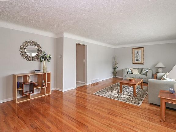 5th image of 23177 Shurmer Dr