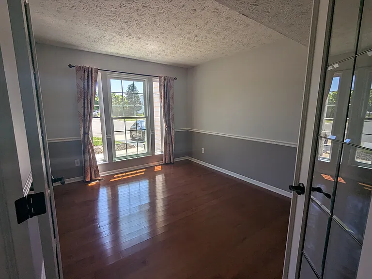 7707 Glenmore Dr — Photo 6