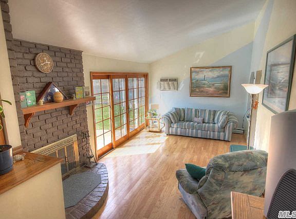 3rd image of 68 Woodview Ln