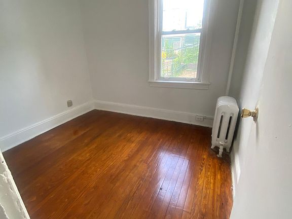 3rd image of 4365 161st St Floor 1