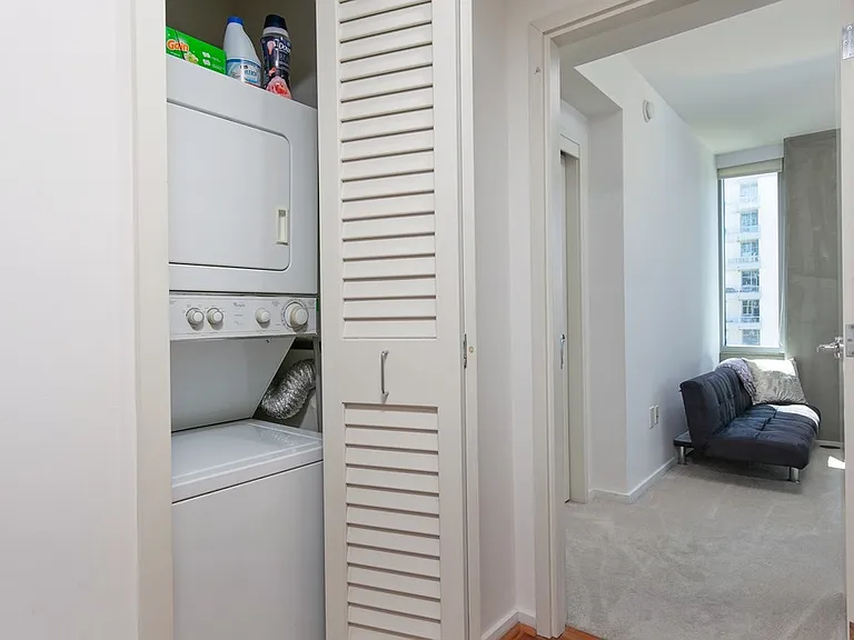 321 10th Ave #807 — Photo 18