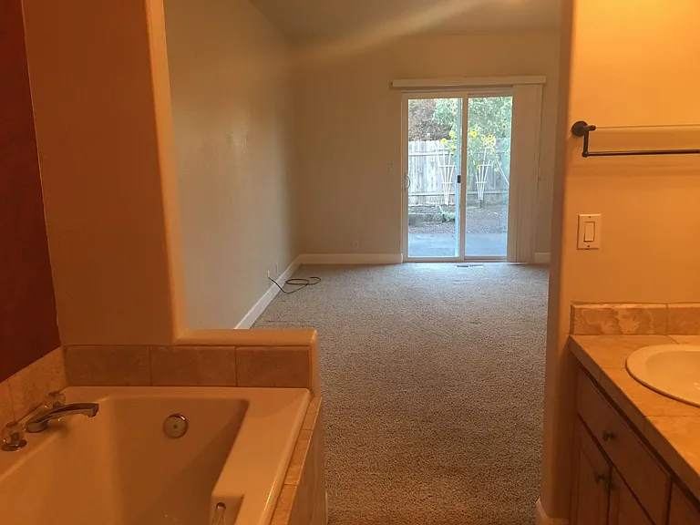 2057 Berwin Ln — Photo 26