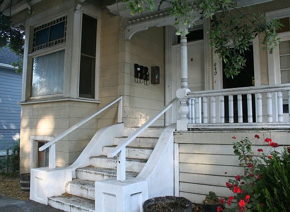 3rd image of 940 W Taylor St