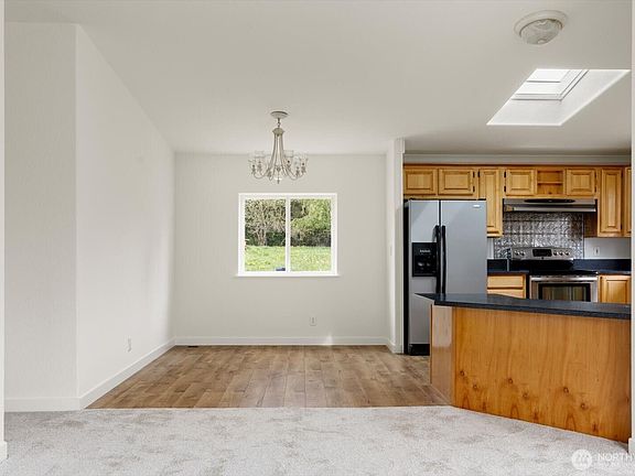 5th image of 954 Shawn Avenue
