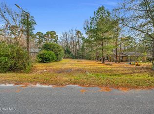 14 Crabapple Lane, Lake Waccamaw, NC 28450