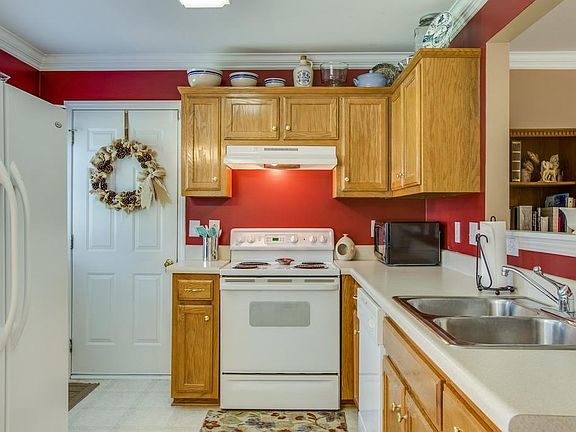5th image of 1144 Summerville Cir