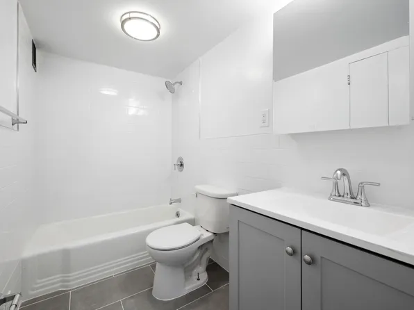 321 East 48th Street image 5 of 9