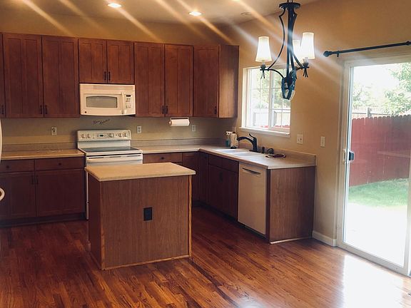 3rd image of 7894 Silver Maple Ln