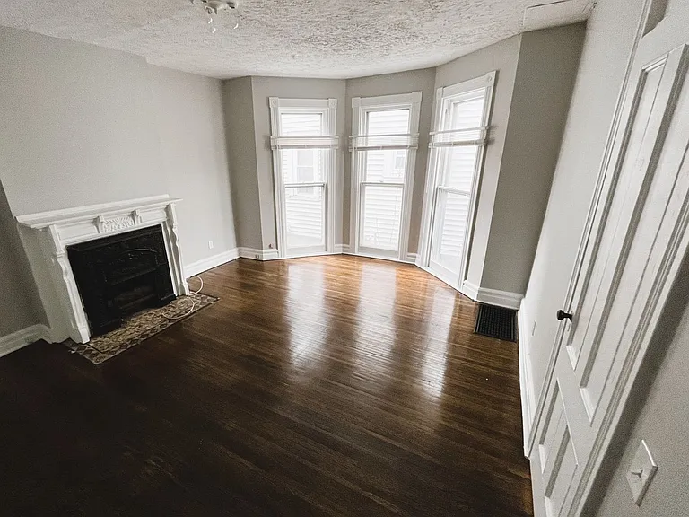 32 Tracy St — Photo 3