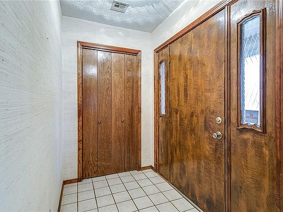 4th image of 1 Lambeth Cir