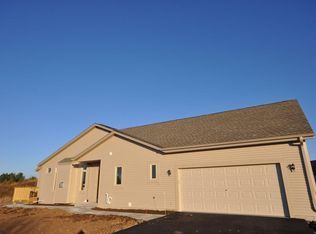 W206N16174 Stonebrook Dr, Jackson, WI 53037