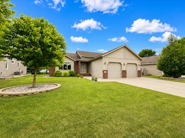 607 13th Ave N, Moorhead, MN 56560