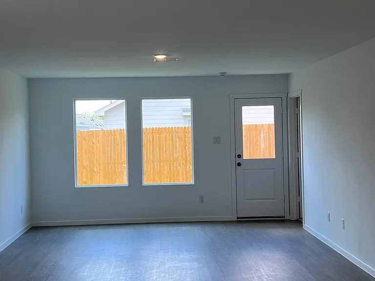 3922 Ontario Way — Photo 6