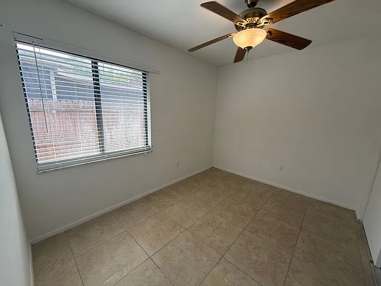 3005 E Jefferson St — Photo 12