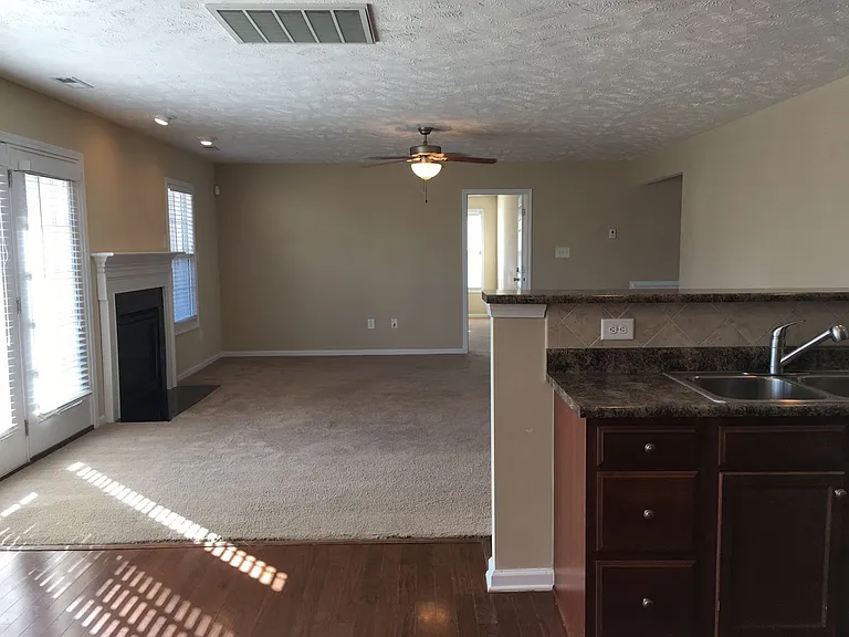 241 Collinwood Dr — Photo 5