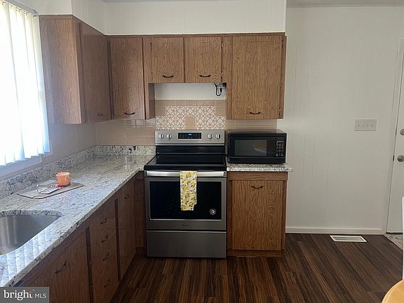 4th image of 705 Bayberry Rd