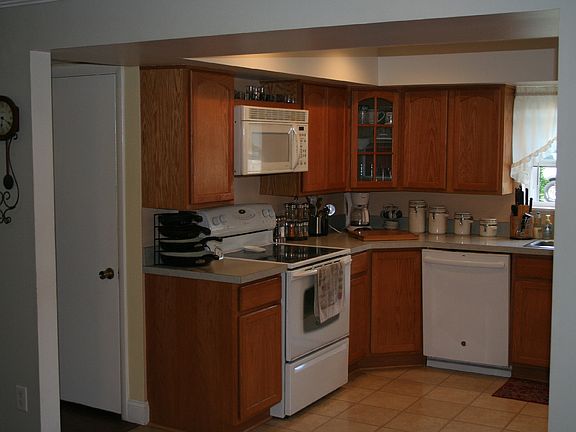 3rd image of 2558 Retford Dr