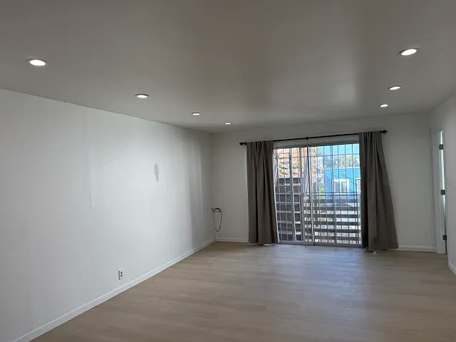 4 bed, 1100 sqft, $5,249 — Photo 2
