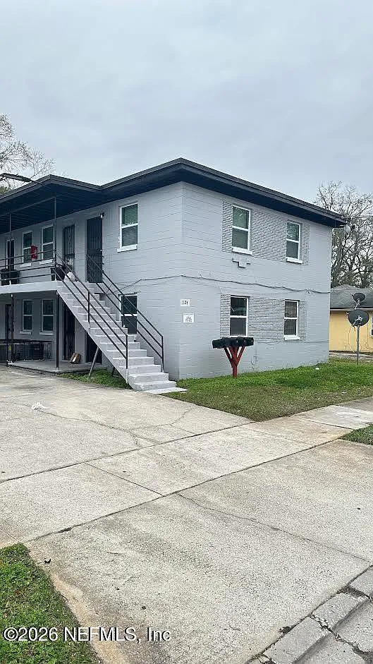 2 bed, 1.0 bath, 676 sqft, $975 — Photo 2