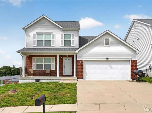 63 Robinson Circle Dr, Saint Louis, MO 63136