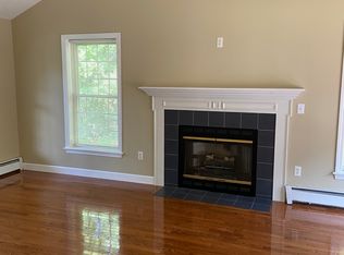 16 Carlisle Dr, Litchfield, NH 03052