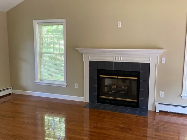 16 Carlisle Dr, Litchfield, NH 03052