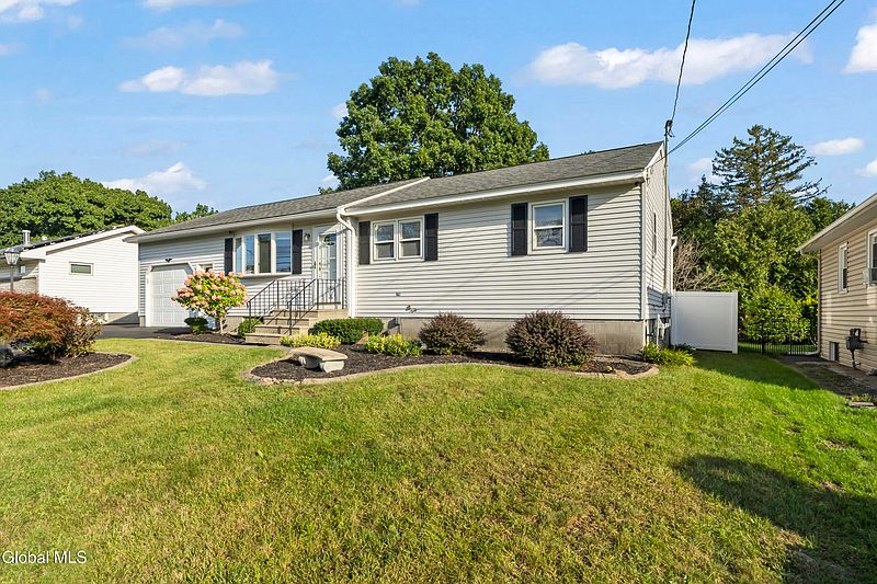 3rd image of 40 Ahl Avenue