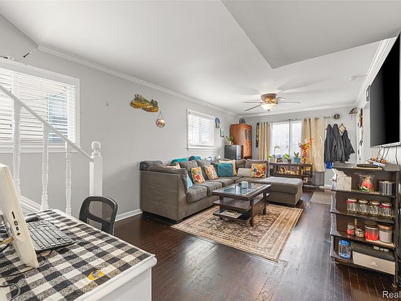 5th image of 2378 River Dr