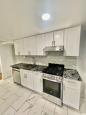 4th image of 160 Waverly Pl #B2