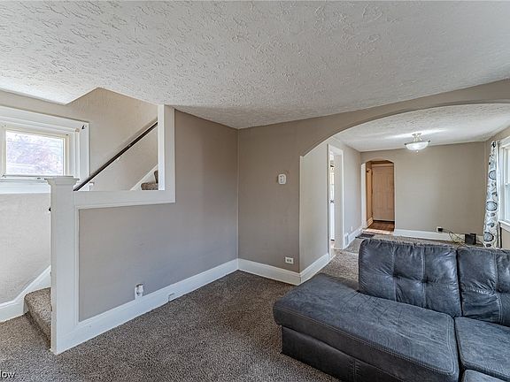 5th image of 826 Ravenswood St