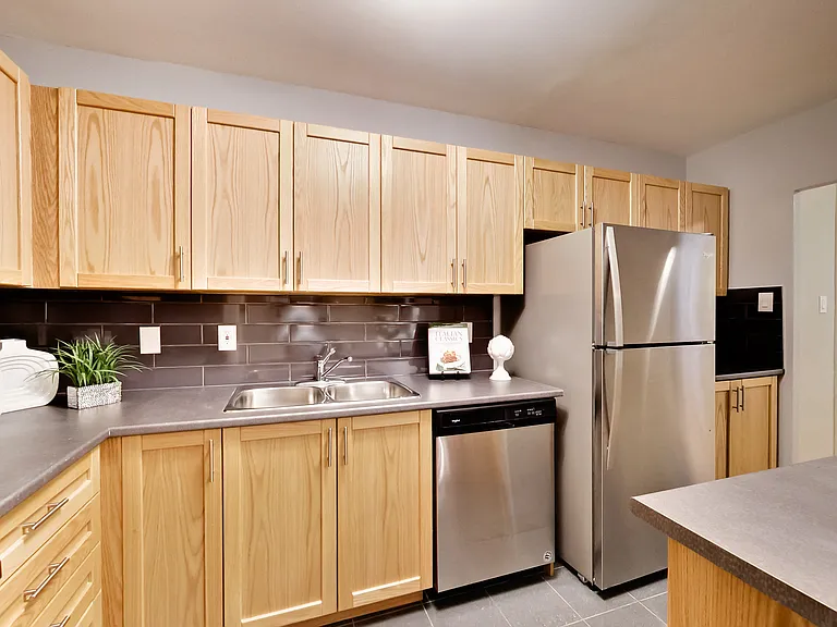 630 Roselawn Ave — Photo 31