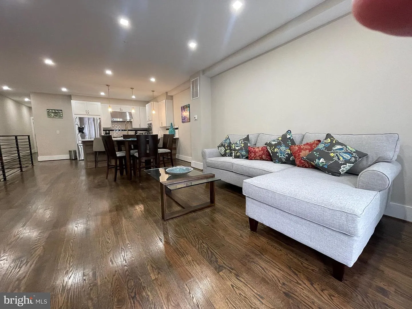 3 bed, 1770 sqft, $3,950 — Photo 3