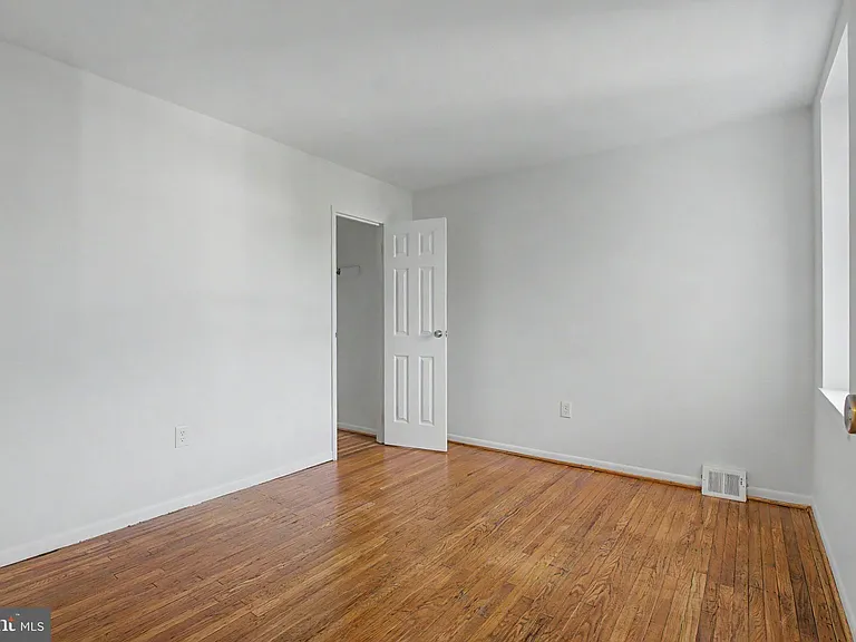 915 N 6th St — Photo 34