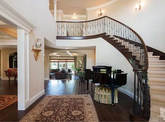 3rd image of 4232 Cresthaven Dr