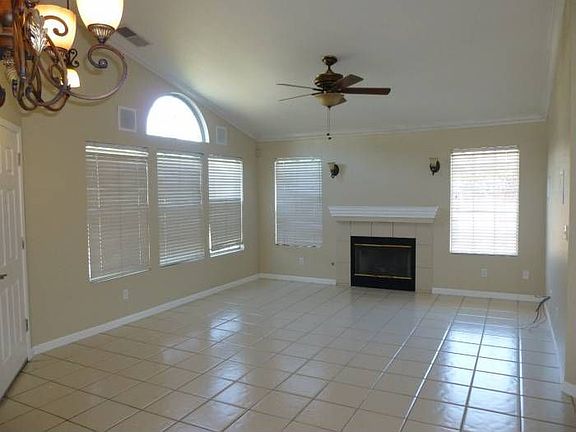 Family Room W/fireplace