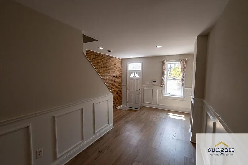 2 bed, 2.5 bath, 1345 sqft, $2,200 — Photo 4