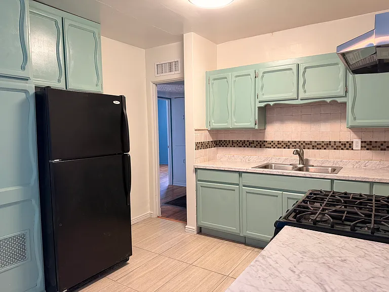 2924 Mountain Ave — Photo 2