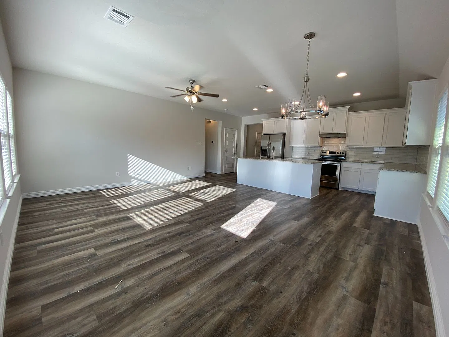 Available Now 3 Bedroom 2 Bath Duplex In Cleburne — Photo 3