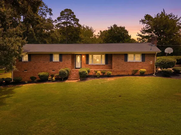 520 Springdale Dr, Royston, GA 30662