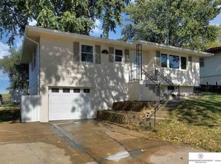 11428 R St, Omaha, NE 68137