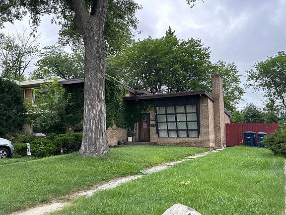 2nd image of 1127 Nichols Ln