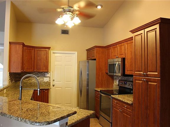 5th image of 2124 SE 5th Pl