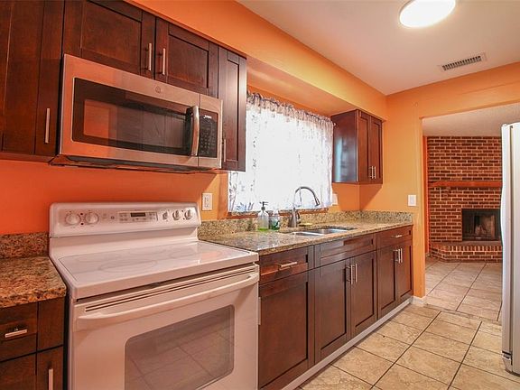 5th image of 1580 Harbor Way