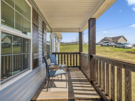 3rd image of 608 Skyview Dr