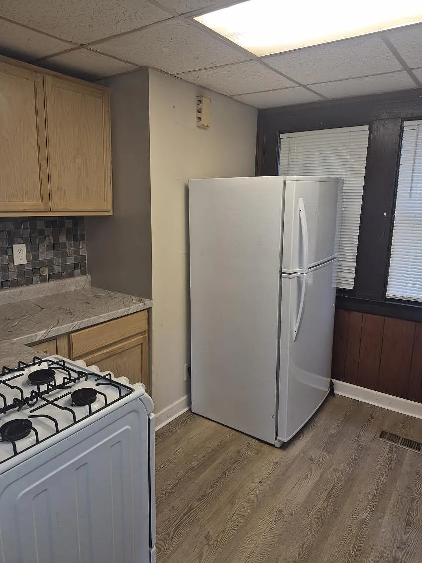 2 bed, 800 sqft, $1,000 — Photo 2