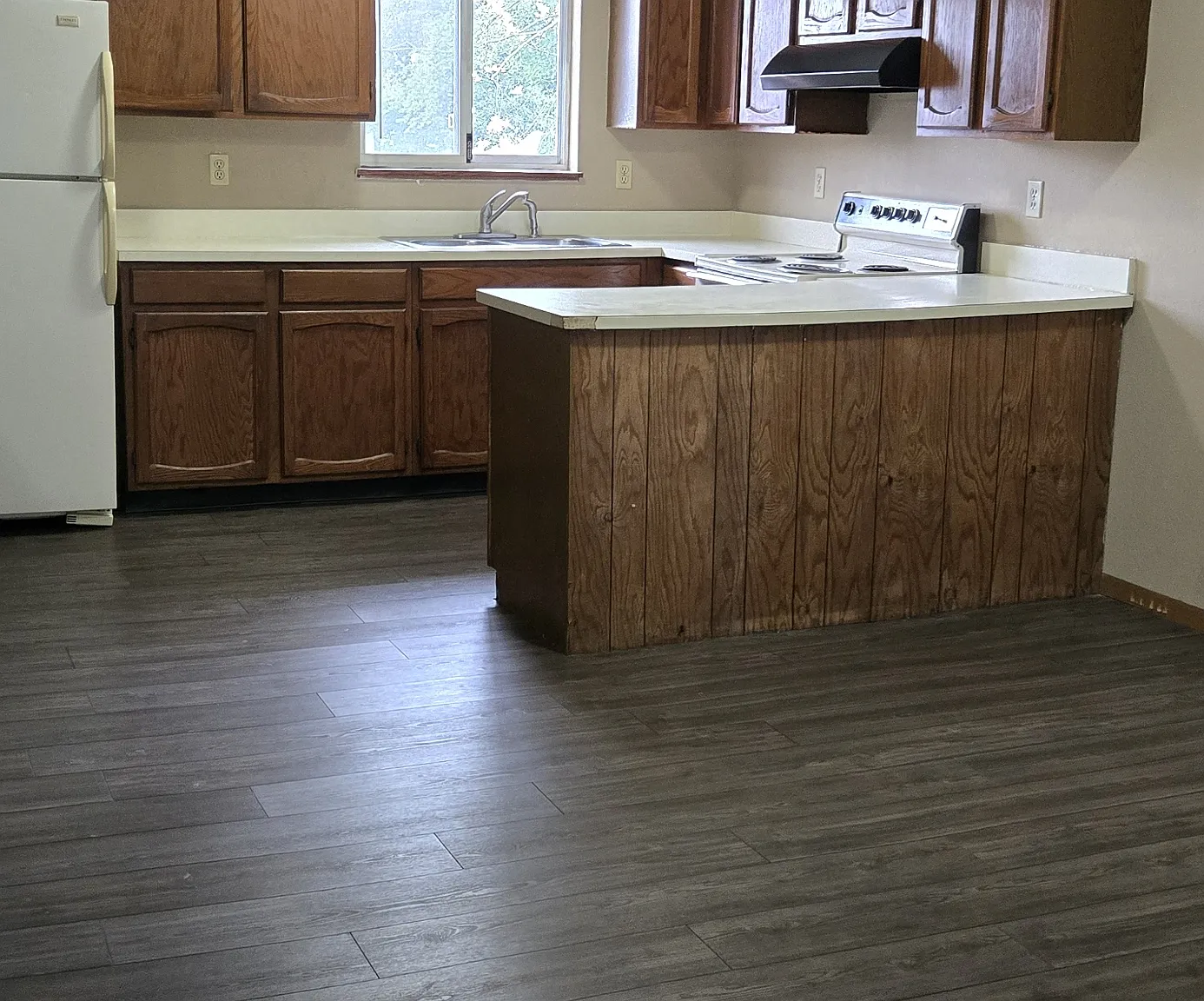 378 Stratford Way - 4 — Photo 3