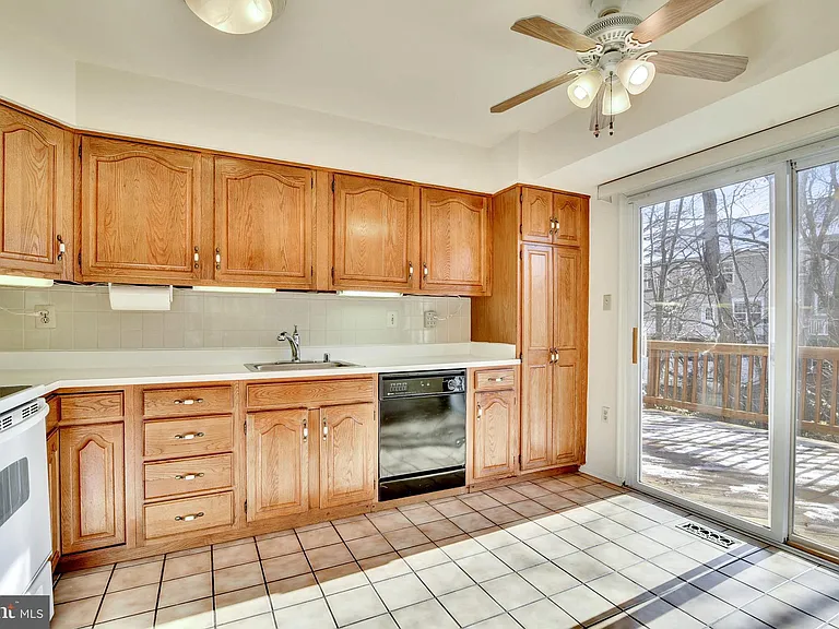 3023 Oakton Meadows Ct — Photo 9
