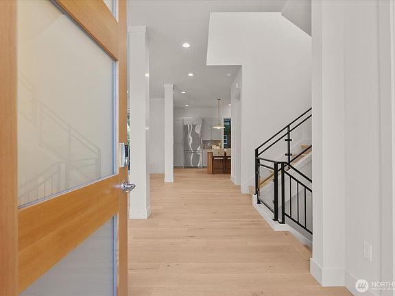 2nd image of 5739 25th Avenue NE