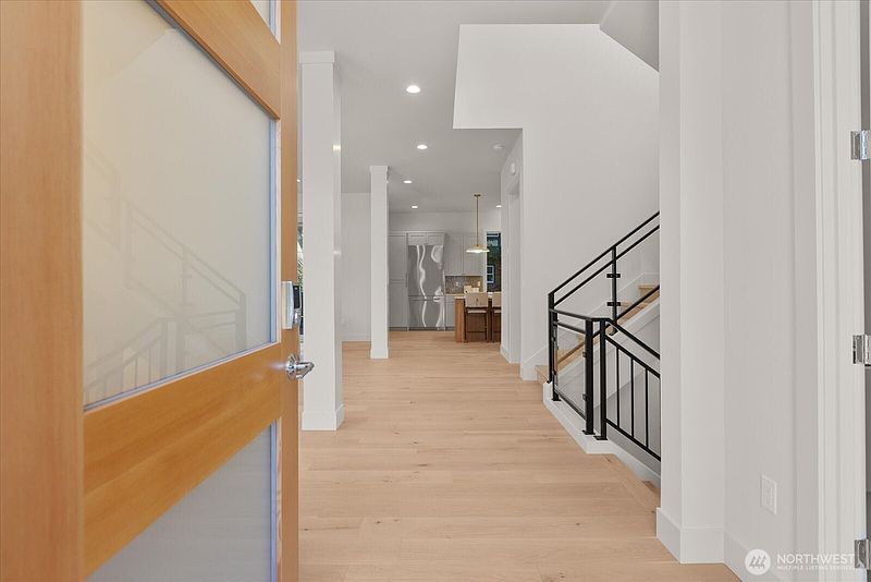 2nd image of 5739 25th Avenue NE