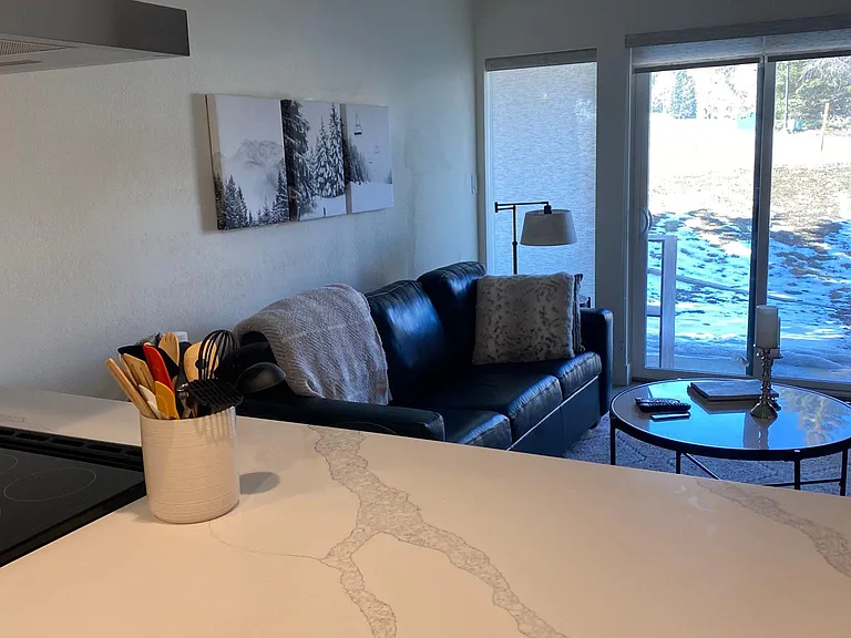 1530 Empire Ave #104 — Photo 4